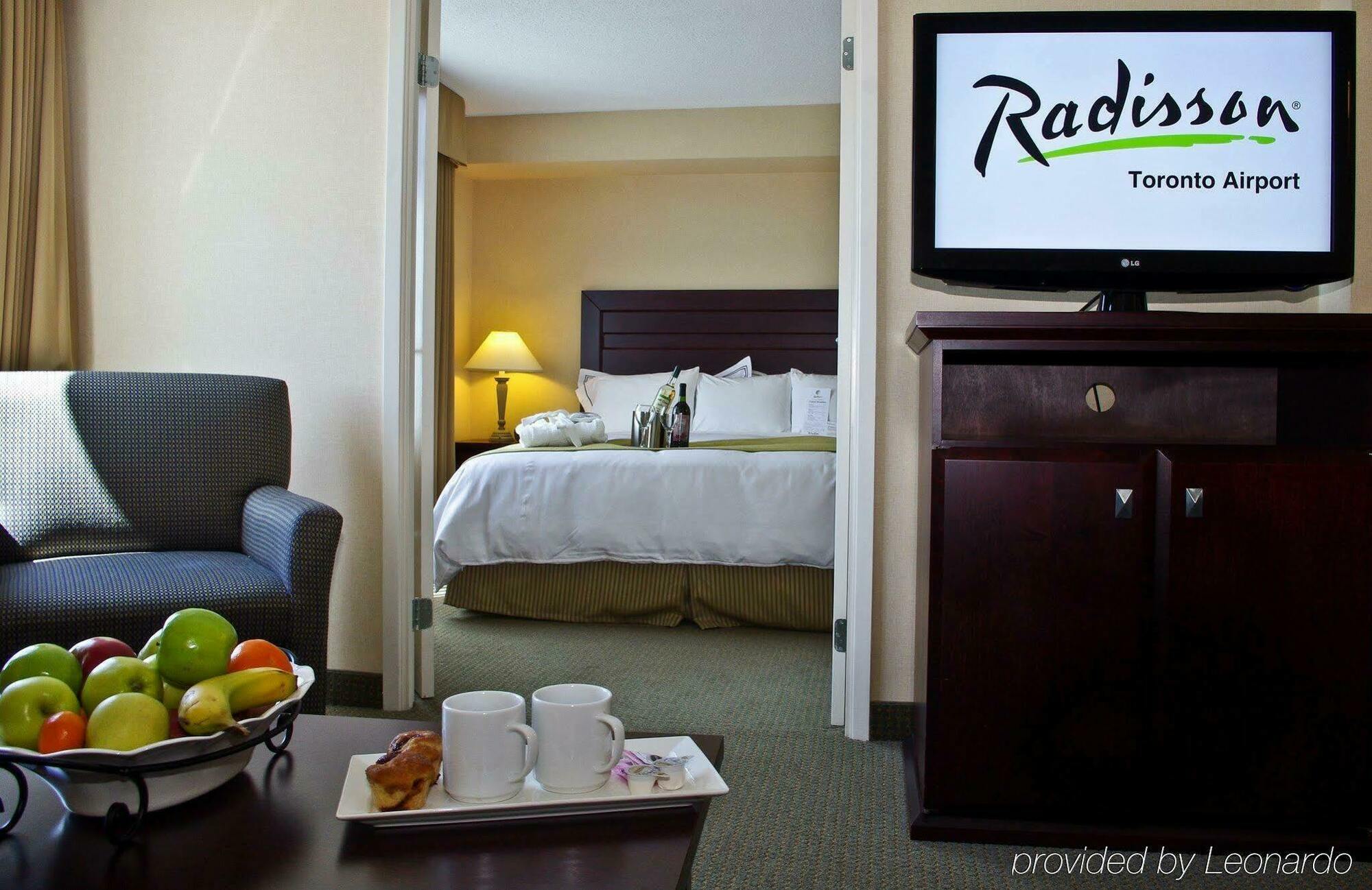 Radisson Suites Hotel Toronto Airport Esterno foto